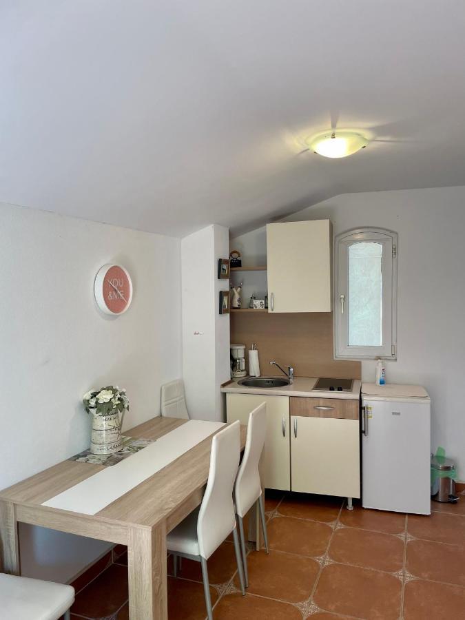 Studio Apartmani Kremic Karlobag Exterior foto